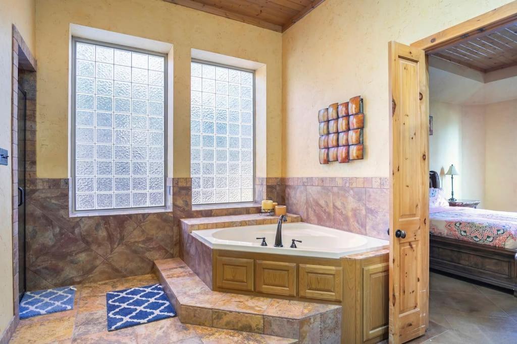 Texas Ranch House With 5 Bedroom And Fish Pond Dallas Dış mekan fotoğraf
